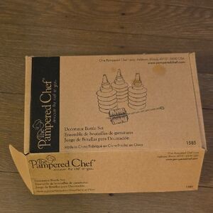 Pampered Chef Decorating Kit with Bottles and Brush